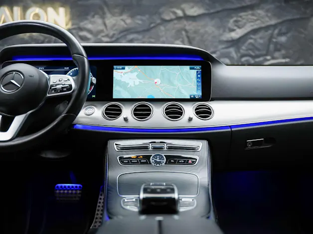 MERCEDES-BENZ E 220 d AMG Line 9G-Tronic *360° Kamera*Assistenten*Ambientebeleuchtung*
