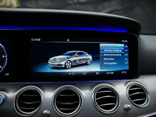 MERCEDES-BENZ E 220 d AMG Line 9G-Tronic *360° Kamera*Assistenten*Ambientebeleuchtung*