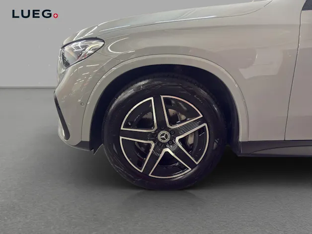 MERCEDES-BENZ GLC 200 4M - AMG / Panorama-Dach / AHK / Rückfahrkamera