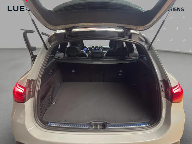 MERCEDES-BENZ GLC 200 4M - AMG / Panorama-Dach / AHK / Rückfahrkamera