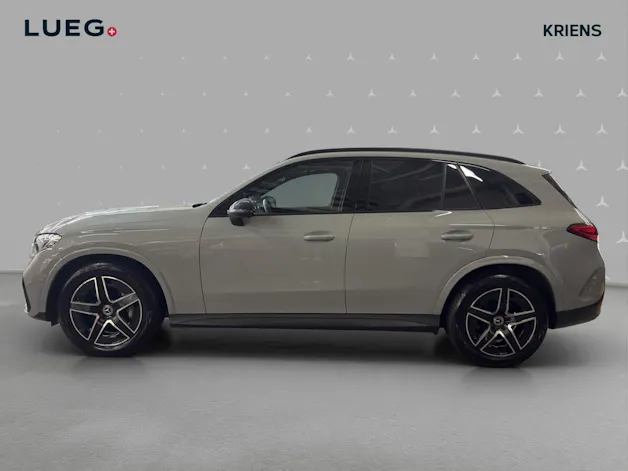MERCEDES-BENZ GLC 200 4M - AMG / Panorama-Dach / AHK / Rückfahrkamera