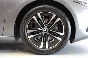 MERCEDES-BENZ A 200 7G-DCT
