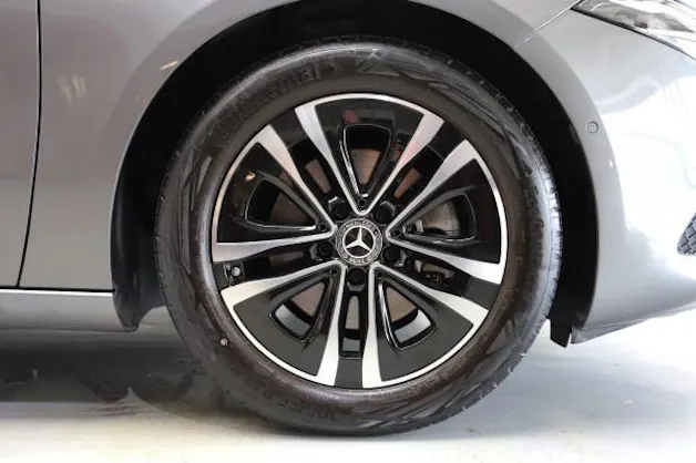 MERCEDES-BENZ A 200 7G-DCT