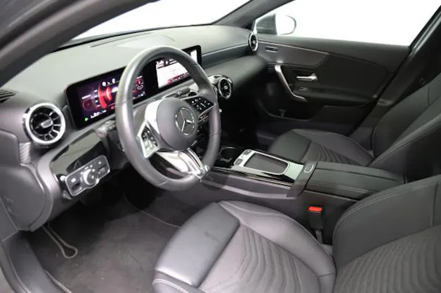MERCEDES-BENZ A 200 7G-DCT