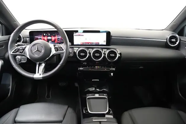 MERCEDES-BENZ A 200 7G-DCT