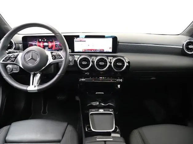 MERCEDES-BENZ A 200 7G-DCT