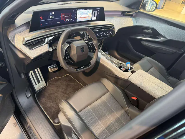 PEUGEOT 5008 145 Hybrid GT 7-Plätzer e-DCS-Automat