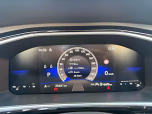 VW T-Roc 1.5 TSI DSG R-LINE *** TOP AUSSTATTUNG ***