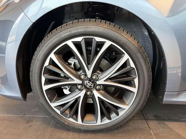 Toyota Yaris 1.5 Active Plus+ e-CVT Automat