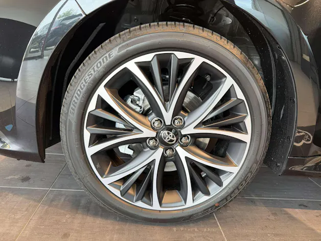 Toyota Yaris 1.5 Active Plus+ e-CVT Automat