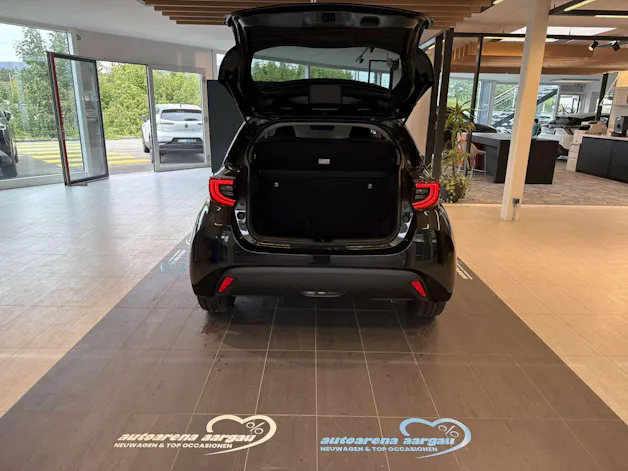 Toyota Yaris 1.5 Active Plus+ e-CVT Automat