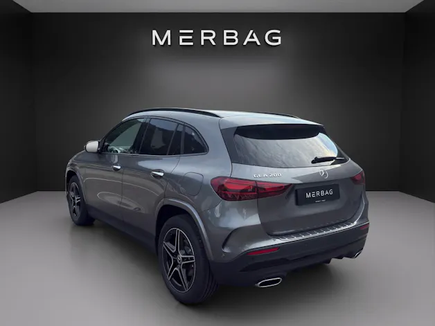MERCEDES-BENZ GLA 200 7G-DCT Night Star