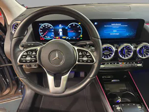 MERCEDES-BENZ EQA 300 4M - Progressive / Rückfahrkamera / Panorama-Dach / Ambiente-Licht