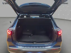 MERCEDES-BENZ EQA 300 4M - Progressive / Rückfahrkamera / Panorama-Dach / Ambiente-Licht