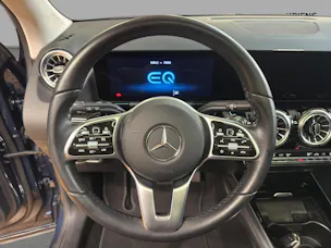 MERCEDES-BENZ EQA 300 4M - Progressive / Rückfahrkamera / Panorama-Dach / Ambiente-Licht