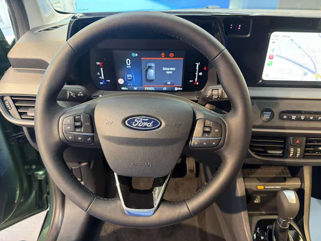 FORD Tourneo Courier 1.0 EcoBoost Titanium Automat
