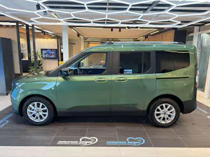 FORD Tourneo Courier 1.0 EcoBoost Titanium Automat
