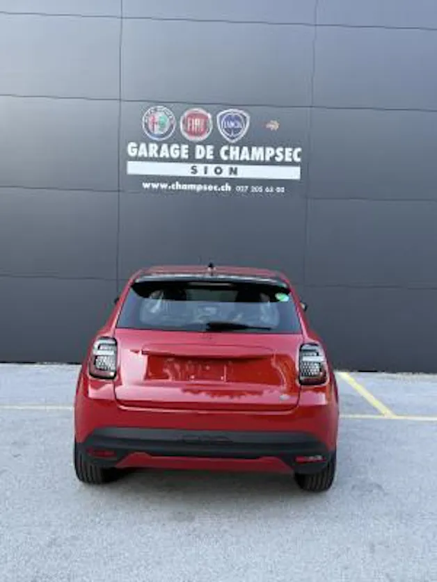FIAT 600e Red