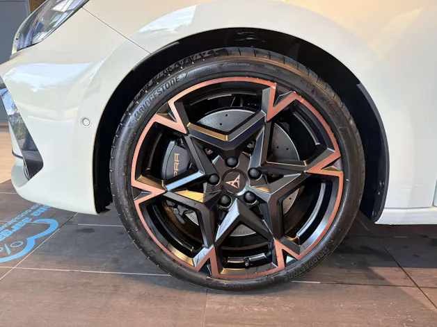 CUPRA LEON ST 2.0 TSi VZ 333PS 4Drive DSG-Automat
