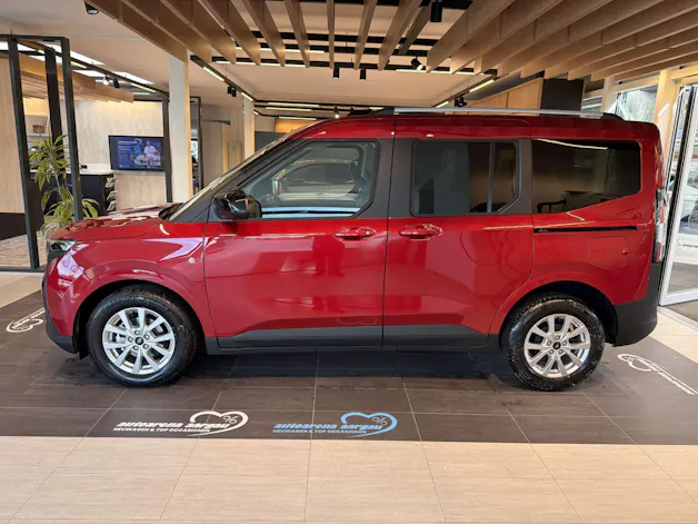 FORD Tourneo Courier 1.0 EcoBoost Titanium Automat