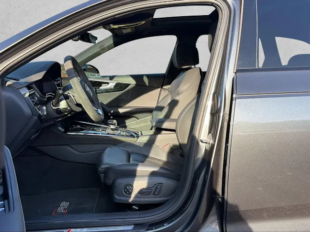 AUDI RS4 Avant quattro tiptronic