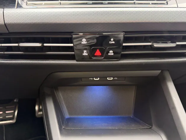 VW Golf 2.0 TDI DSG *** PANORAMAGLASDACH & MATRIX LED ***