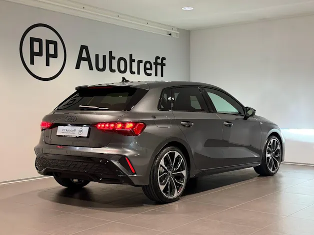 AUDI A3 Sportback TFSI 110 kW S line Attraction S tronic