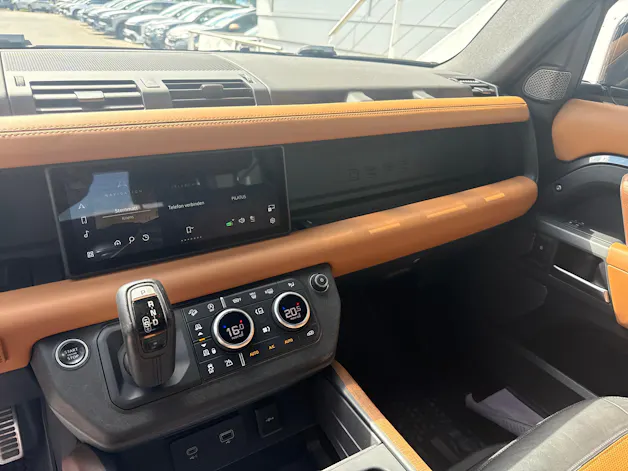 Land Rover Defender 90 P400 I6 First Edition 3.0 AT8