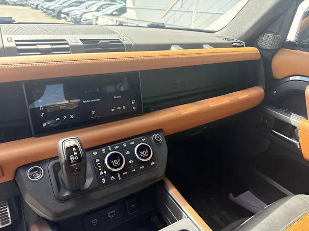 Land Rover Defender 90 P400 I6 First Edition 3.0 AT8
