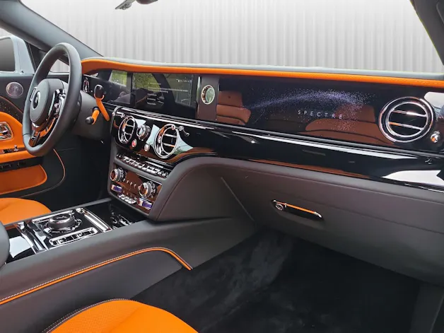 Rolls Royce ROLLS-ROYCE Spectre - Silver Badge