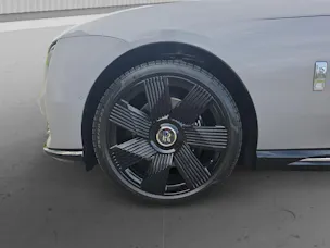 Rolls Royce ROLLS-ROYCE Spectre - Silver Badge