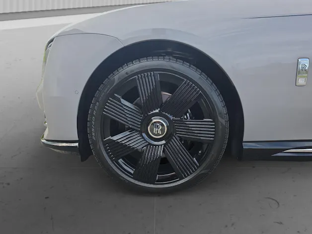 Rolls Royce ROLLS-ROYCE Spectre - Silver Badge