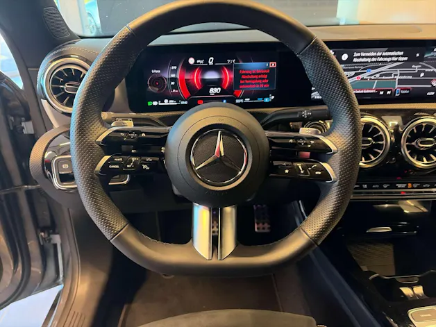 MERCEDES-BENZ CLA Shooting Brake 200 AMG Line Advanced Plus DCT-Automat
