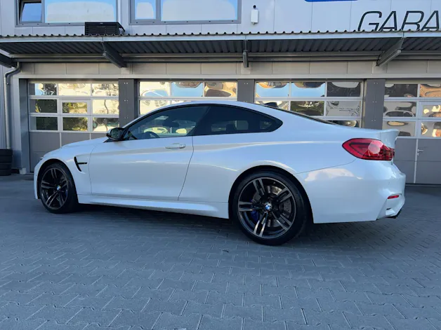 BMW M4 Coupé Competition DKG