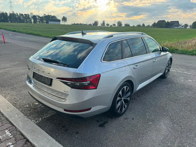 SKODA Superb Combi 2.0 TDi Style 4x4 DSG mit Anhängerkupplung