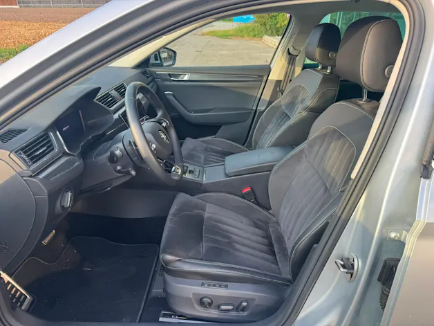 SKODA Superb Combi 2.0 TDi Style 4x4 DSG mit Anhängerkupplung