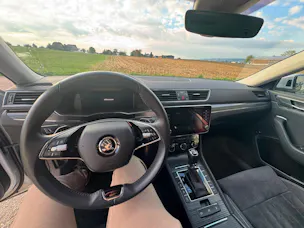 SKODA Superb Combi 2.0 TDi Style 4x4 DSG mit Anhängerkupplung