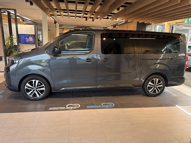 PEUGEOT Traveller 2.0 BlueHDi 9-Plätzer Business Long EAT-Automat