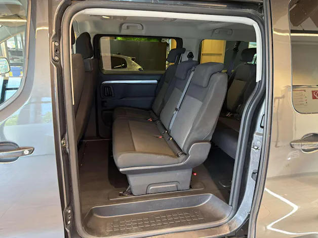 PEUGEOT Traveller 2.0 BlueHDi 9-Plätzer Business Long EAT-Automat