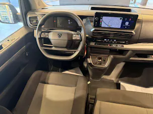 PEUGEOT Traveller 2.0 BlueHDi 9-Plätzer Business Long EAT-Automat