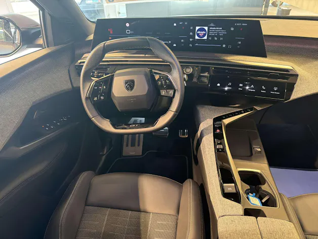 PEUGEOT 5008 145 Hybrid GT 7-Plätzer e-DCS-Automat