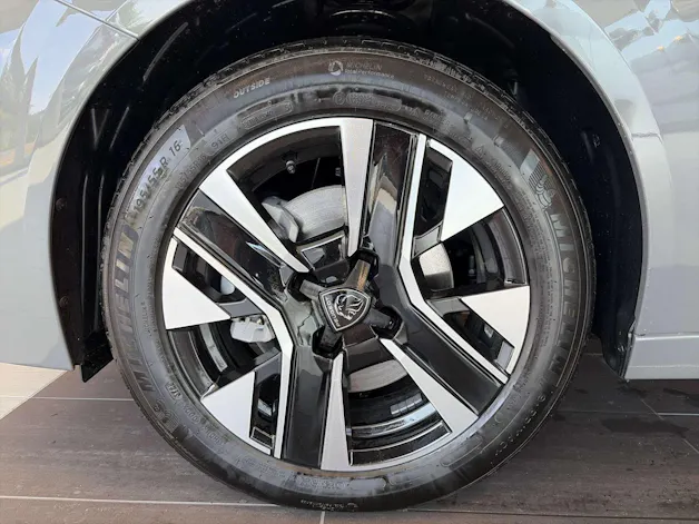 PEUGEOT 208 1.2 MHEV 110 Allure Automat