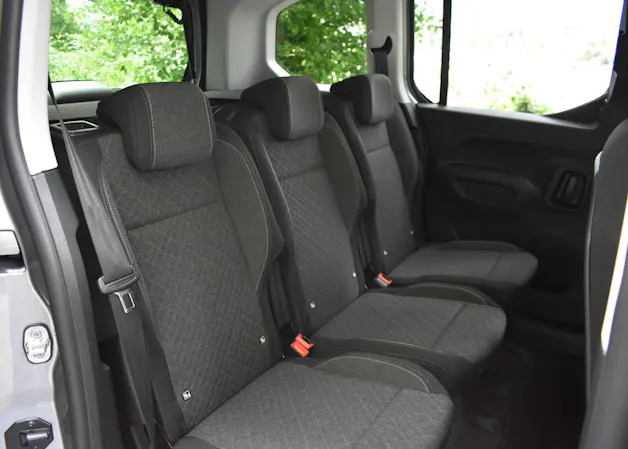 OPEL Combo 1.5 GS Automat