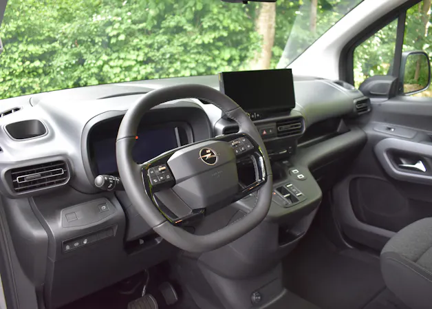 OPEL Combo 1.5 GS Automat