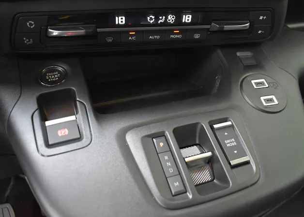 OPEL Combo 1.5 GS Automat