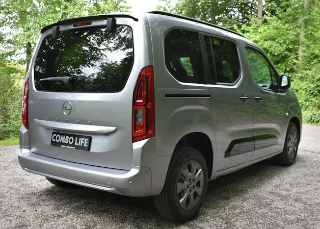 OPEL Combo 1.5 GS Automat