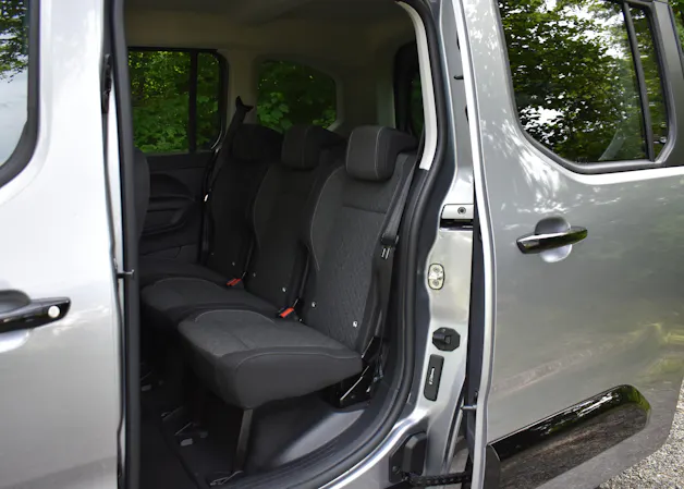 OPEL Combo 1.5 GS Automat