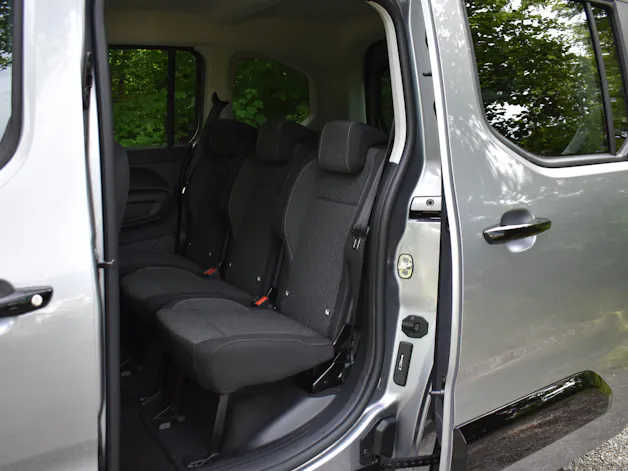 OPEL Combo 1.5 GS Automat