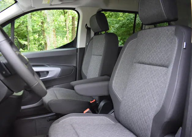 OPEL Combo 1.5 GS Automat