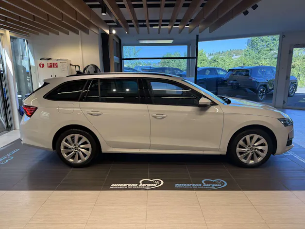 SKODA Octavia Combi 2.0 TDi Selection DSG-Automat
